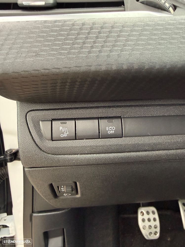 Peugeot 2008 PureTech 130 Stop&Start GT-Line Edition - 15