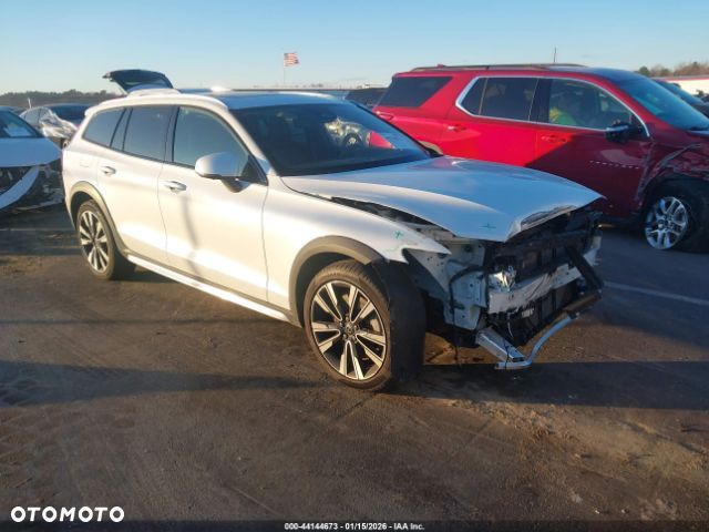 Volvo V60 Cross Country B5 B AWD Ultimate - 1