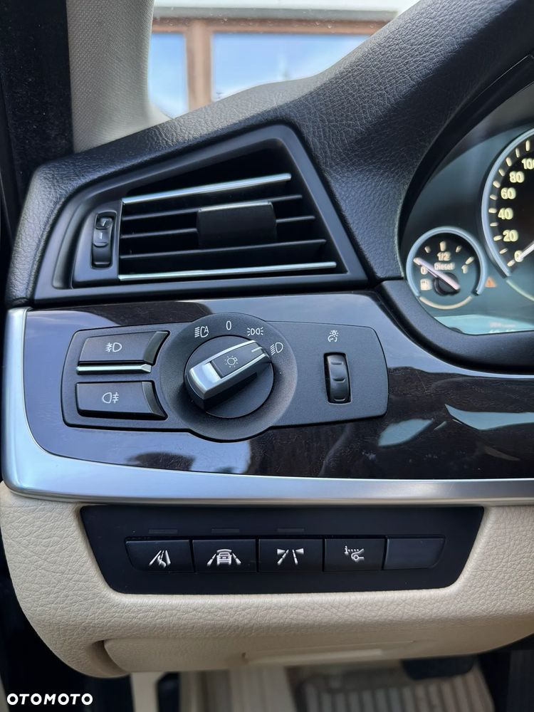BMW Seria 5 525d Luxury Line - 22