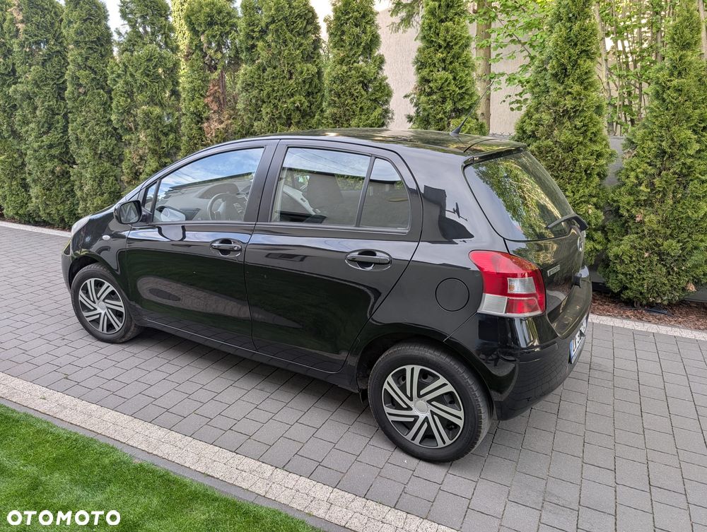 Toyota Yaris - 10