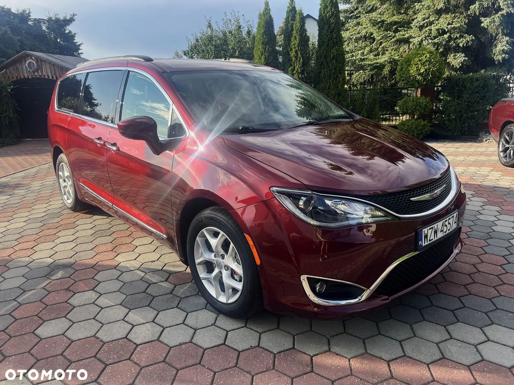 Chrysler Pacifica - 2