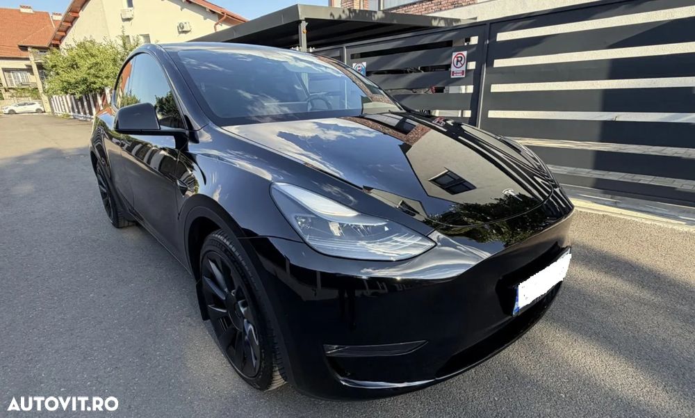 Tesla Model Y - 3