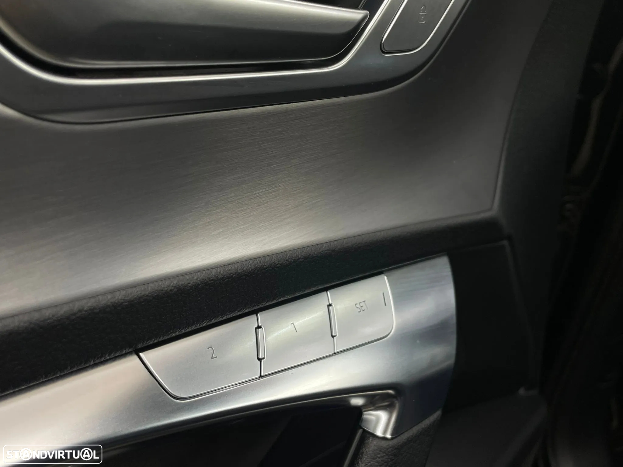 Audi A6 Avant 40 TDI quattro S tronic S line - 37