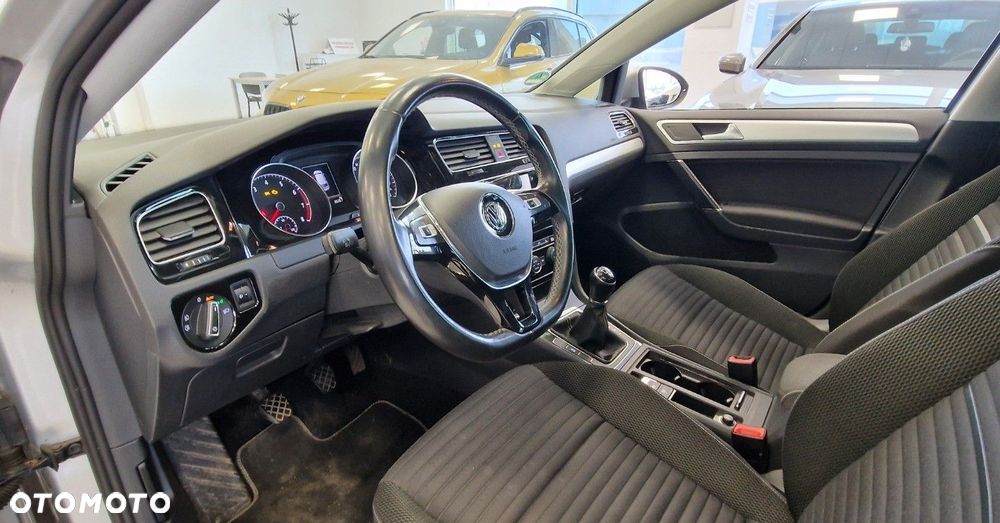 Volkswagen Golf - 17