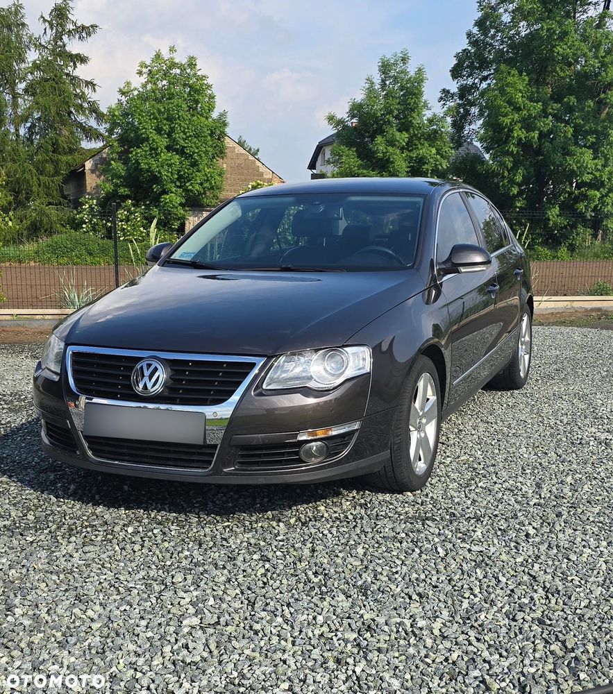 Volkswagen Passat - 1