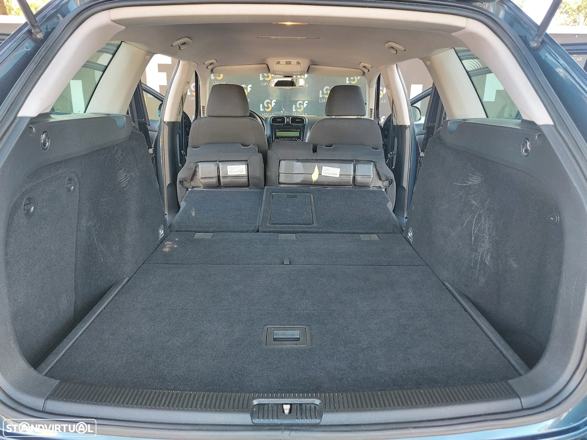 VW Golf Variant 1.6 TDi Confortline - 28