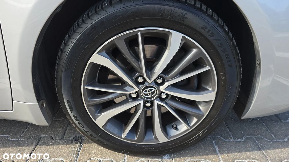 Toyota Avensis 2.0 D-4D Premium - 9