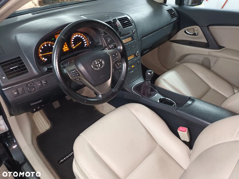 Toyota Avensis 1.8 Premium EU5 - 10