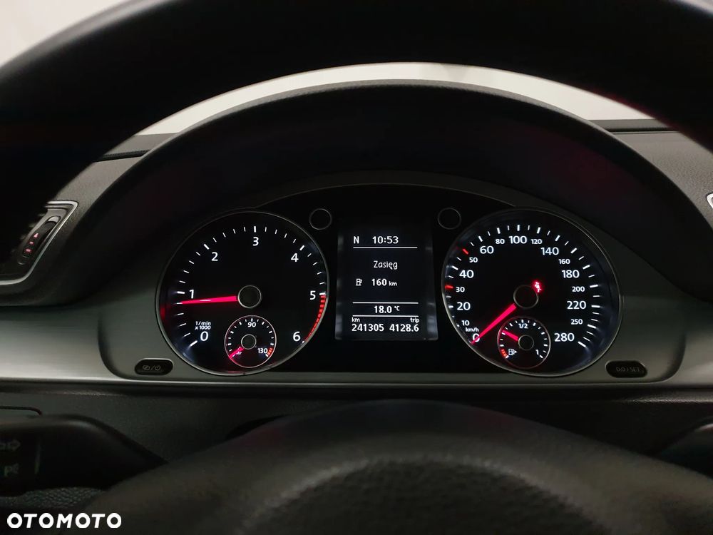 Volkswagen Passat CC - 8