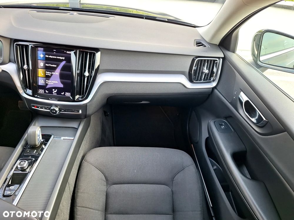 Volvo V60 B4 D Momentum Pro - 29