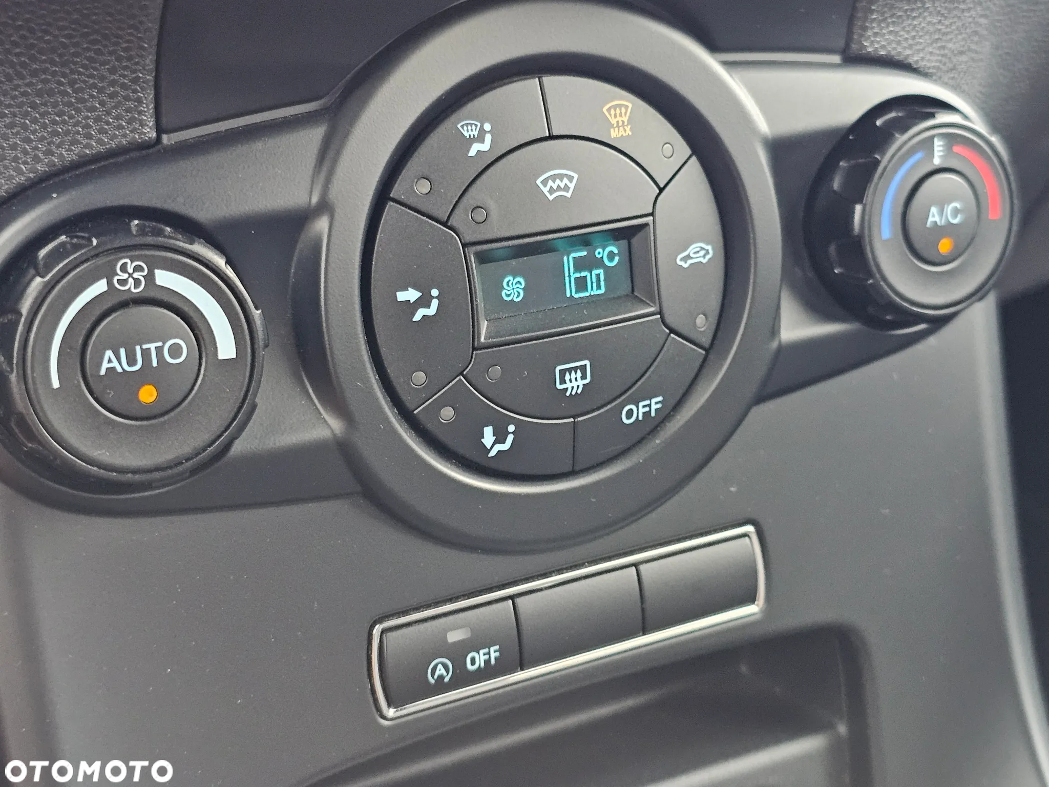 Ford Fiesta 1.0 EcoBoost S&S ST-LINE X - 33