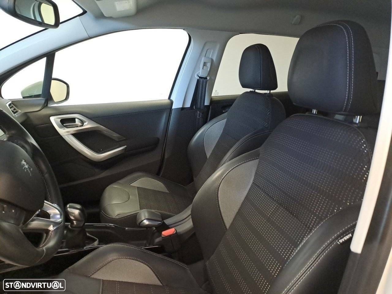 Peugeot 2008 1.2 PureTech Allure - 9