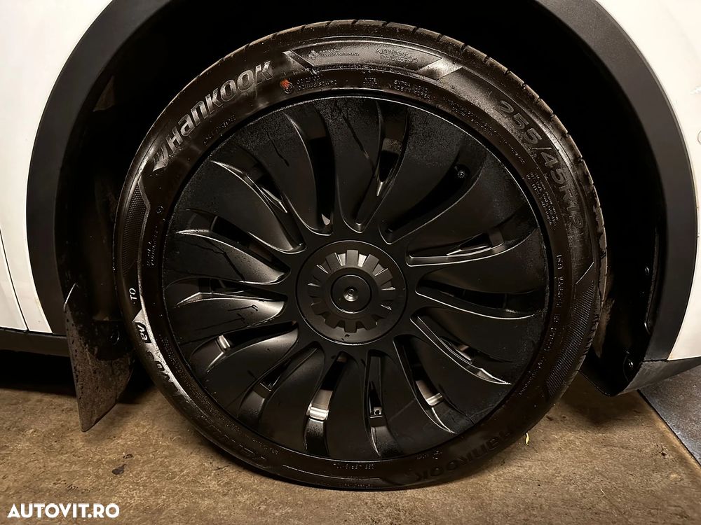 Tesla Model Y - 7