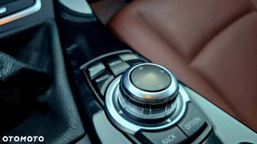 BMW Seria 5 518d - 28