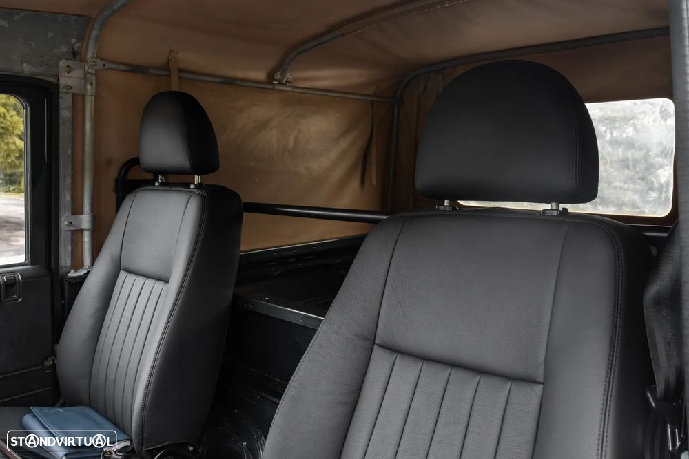 Land Rover Defender - 21