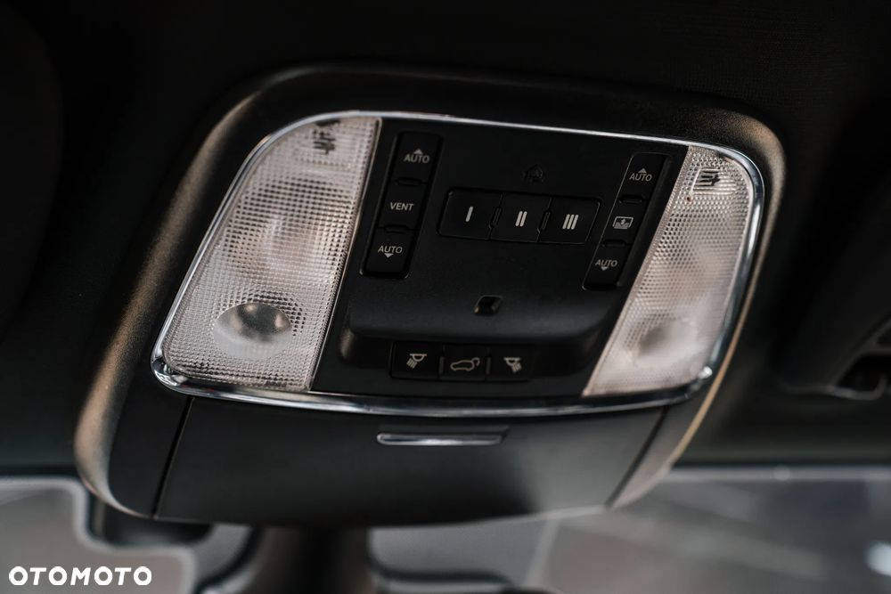 Jeep Grand Cherokee - 27