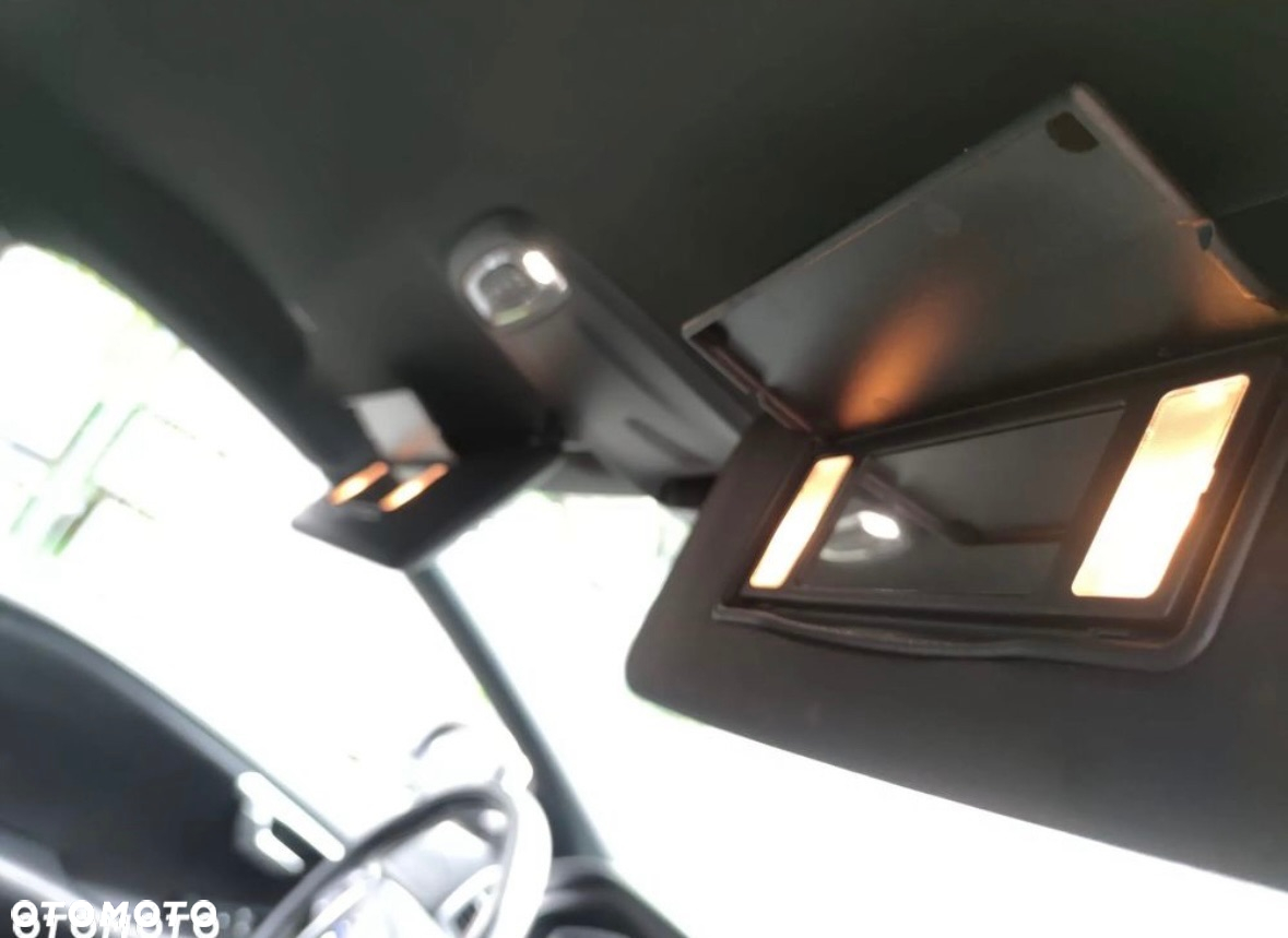 Volvo V40 D2 Drive-E R-Design Kinetic - 25