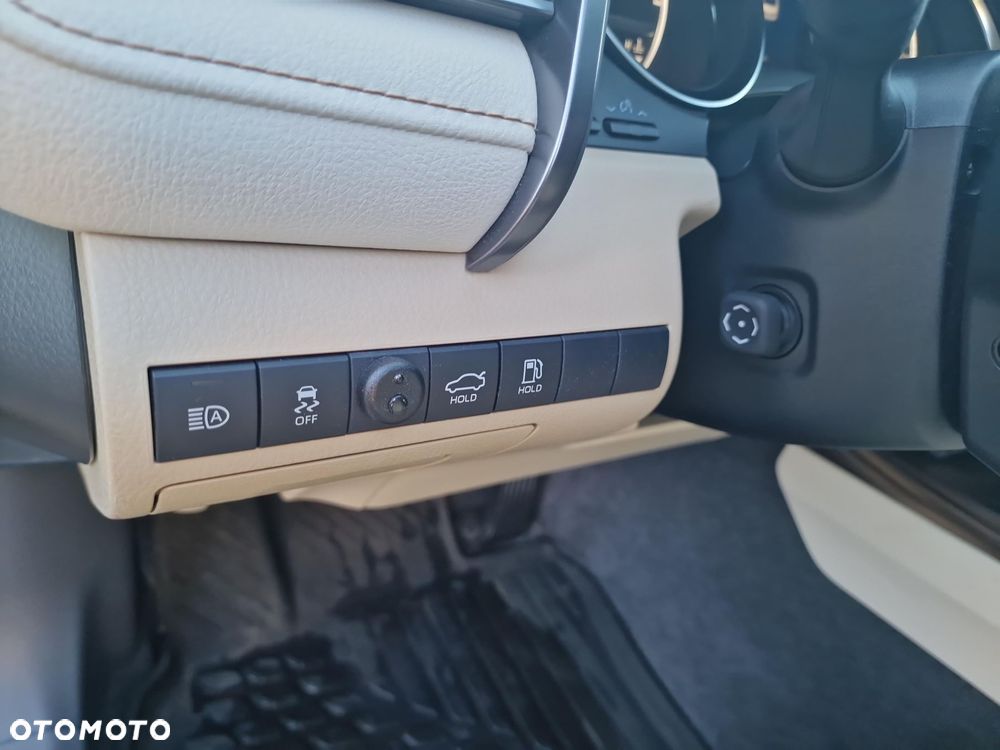 Toyota Camry 2.5 Hybrid Executive CVT - 19