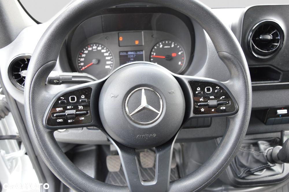 Mercedes-Benz Sprinter - 12