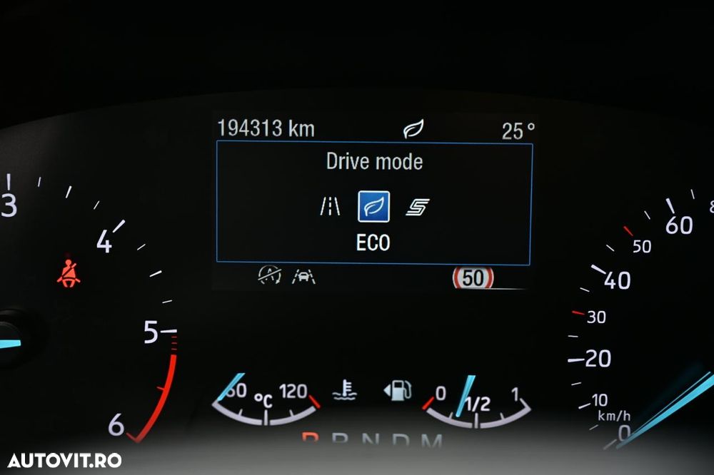 Ford Focus 2.0 EcoBlue Start-Stopp-System Aut. TITANIUM - 29