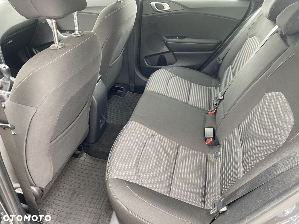 Kia Ceed - 11