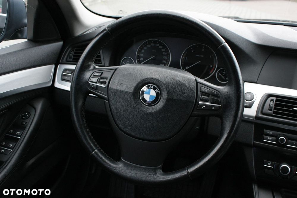 BMW Seria 5 520d - 27