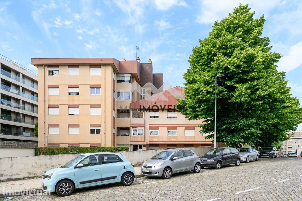 Apartamento T1 | 62m2 | Elevador | Estacionamento | Rua Nove de Abril - Grande imagem: 2/21