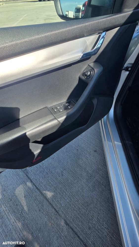 Skoda Octavia 1.6 TDI DSG Ambition - 6