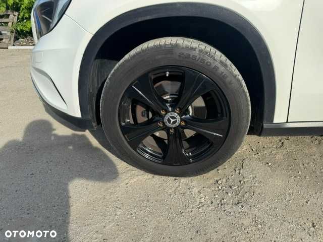 Mercedes-Benz GLA - 8