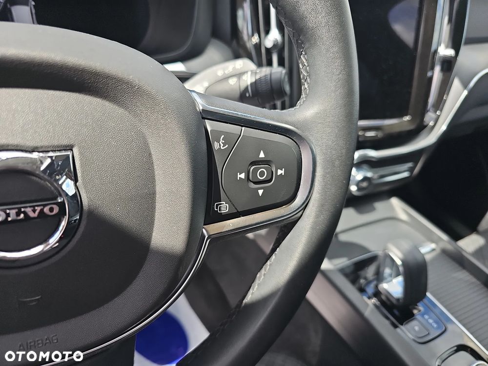 Volvo XC 60 B4 D Essential - 18