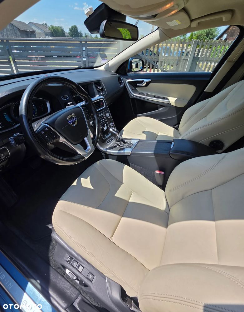 Volvo V60 D6 AWD Plug-in Hybrid Summum - 5