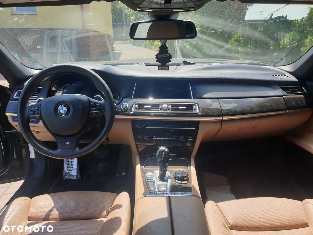 BMW Seria 7 750i Edition Exclusive - 14