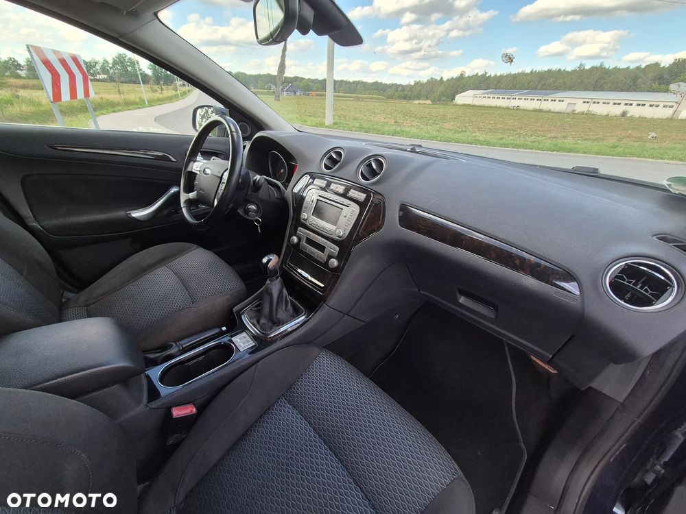 Ford Mondeo 2.0 Ghia X100 / X - 21
