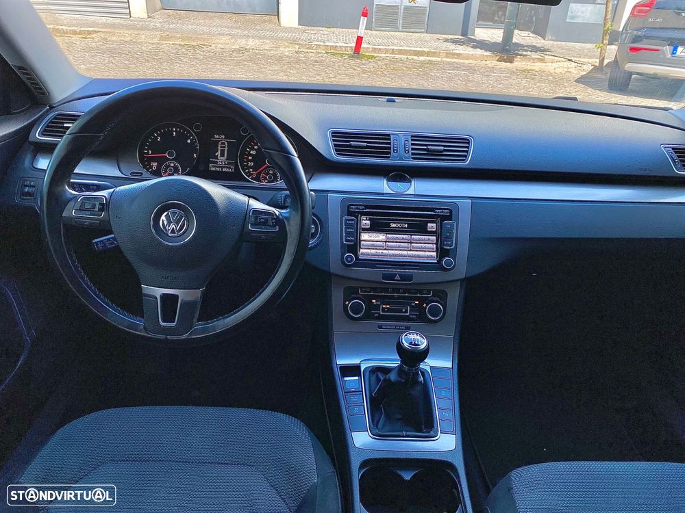 VW Passat Variant 1.6 TDI BlueMotion - 14
