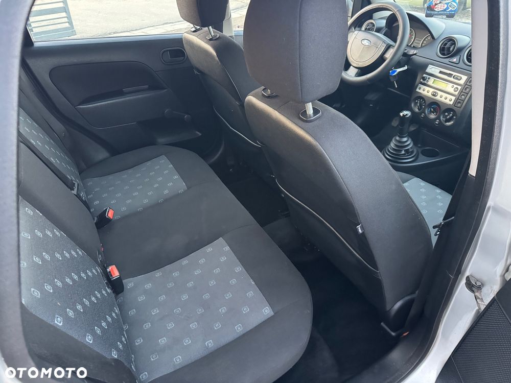 Ford Fiesta - 9