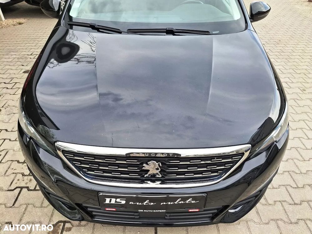 Peugeot 308 1.2 L PureTech Turbo Allure - 25