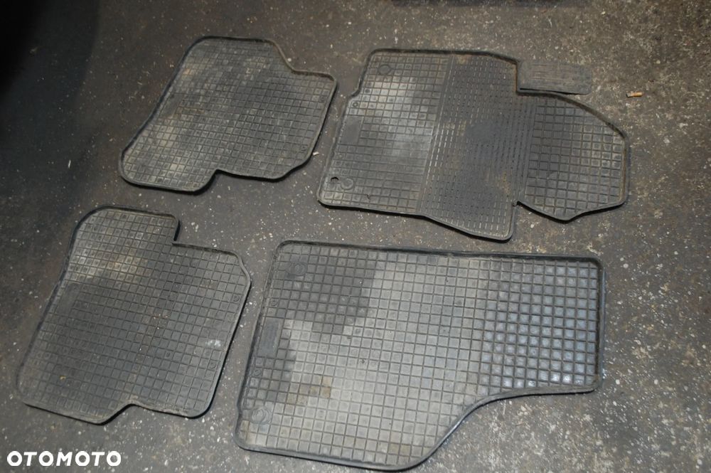 DYWANIKI GUMOWE KOMPLET VW PASSAT B6 KOMBI - 2