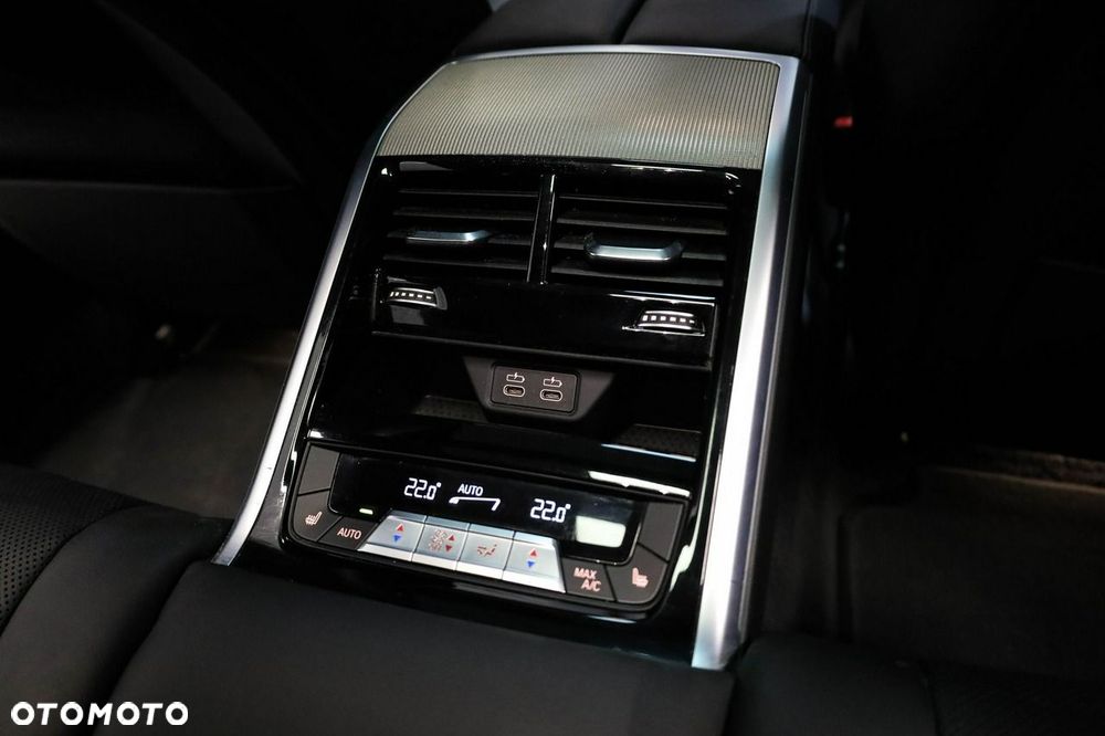 BMW Seria 8 - 39