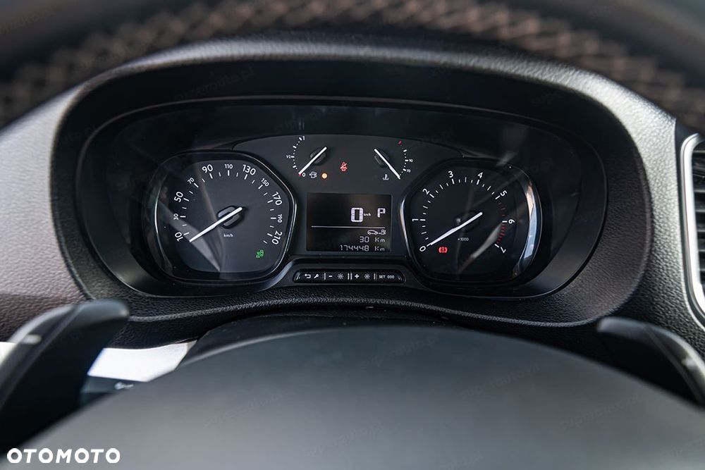 Opel Vivaro Extra Long L2H1 AT 2.0 177KM - 21