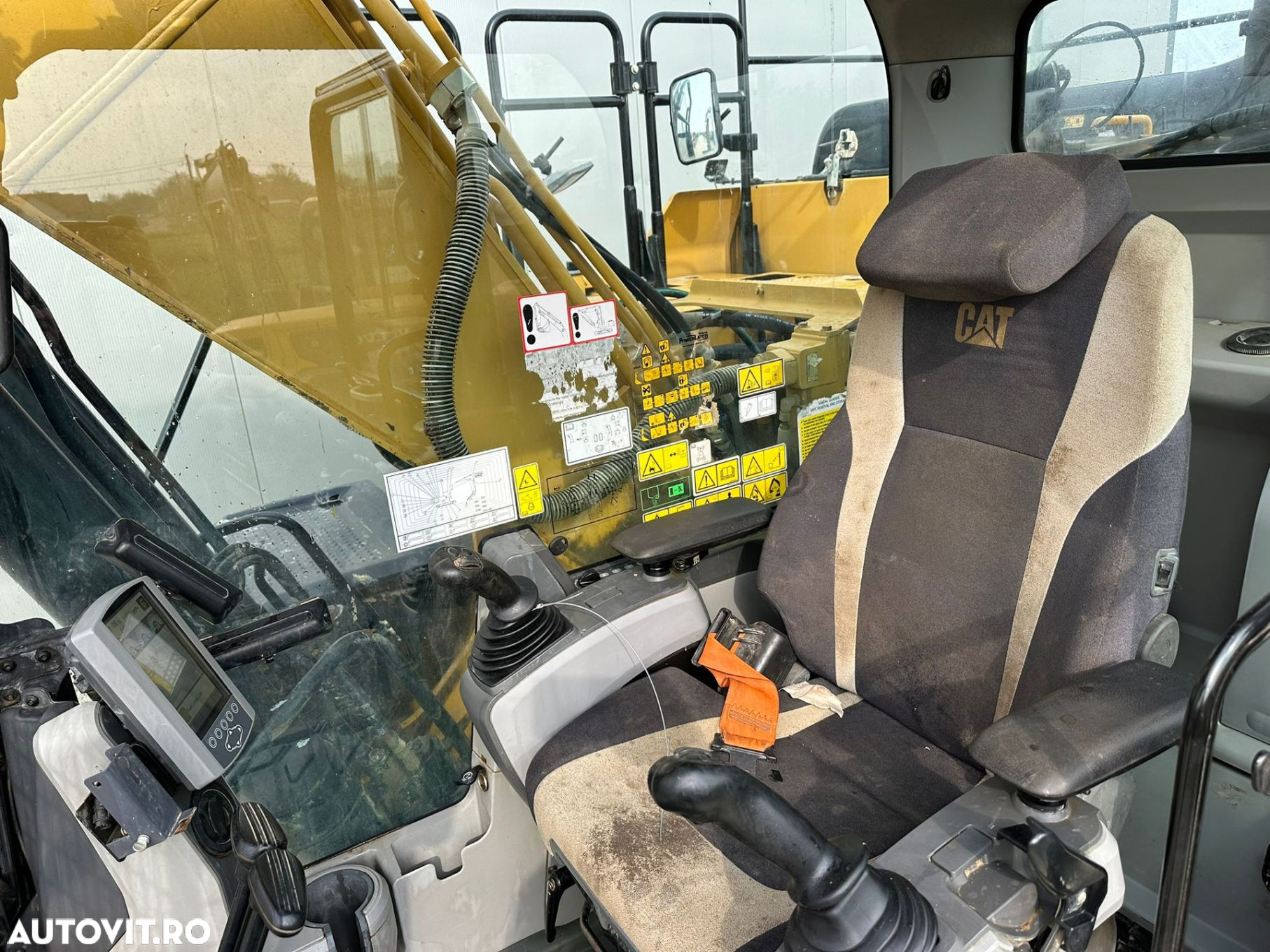 Caterpillar 320EL Excavator - 5