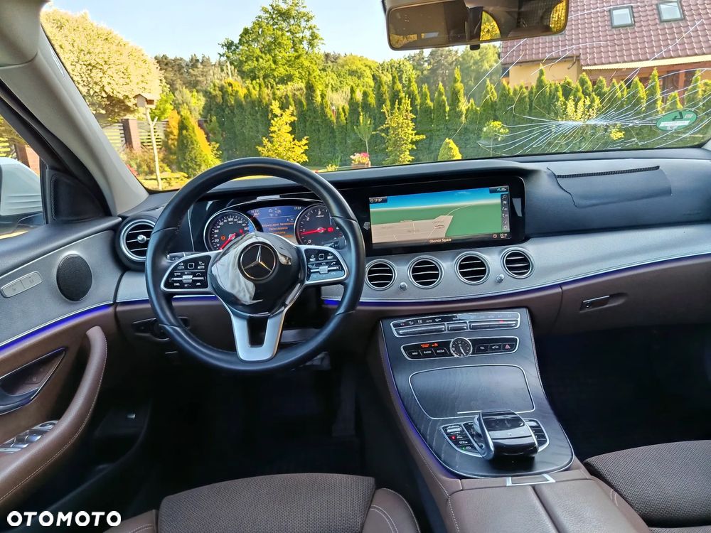 Mercedes-Benz Klasa E 220 d 9G-TRONIC - 22