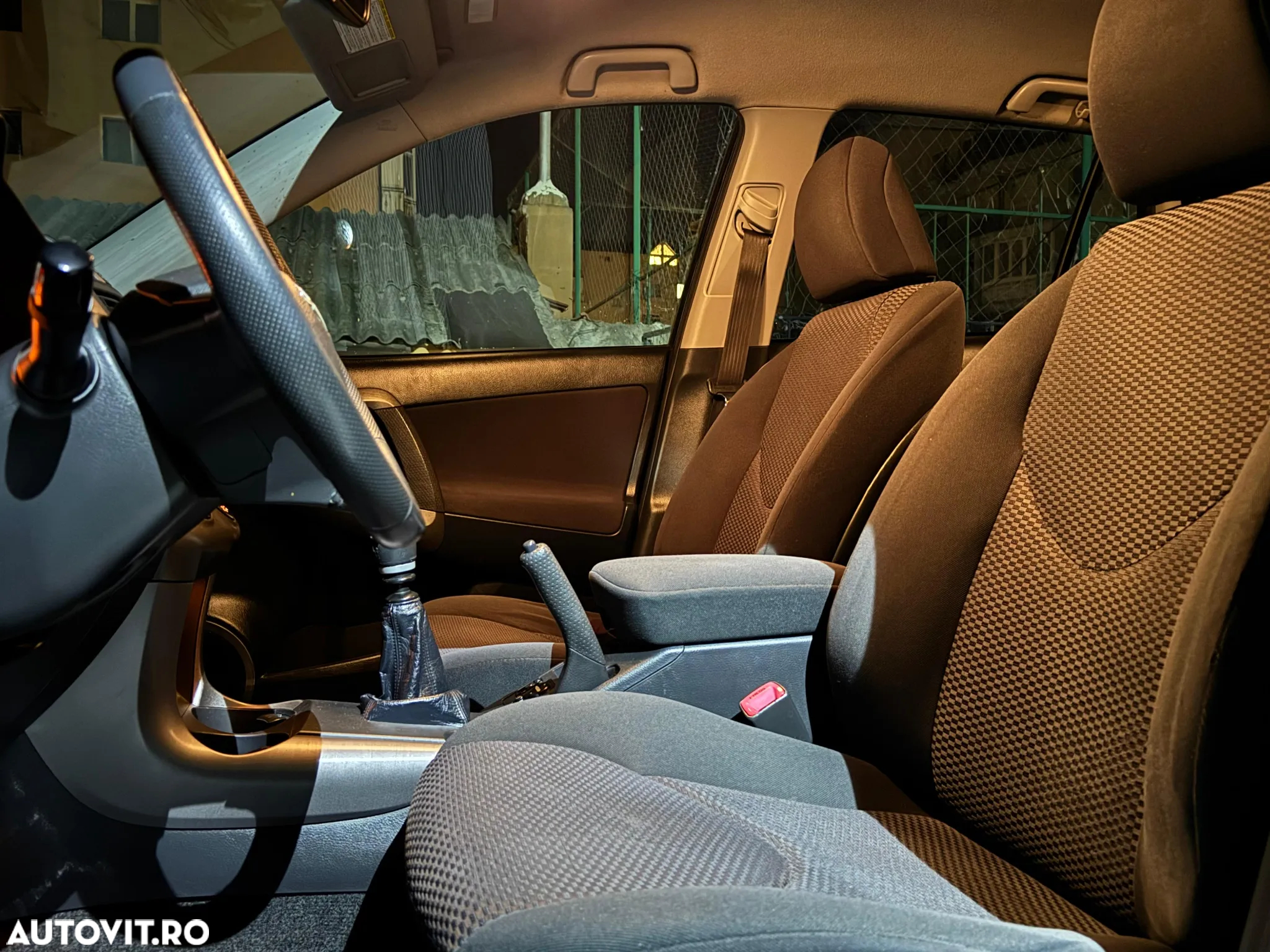 Toyota RAV4 2.2 D-4D Comfort - 14