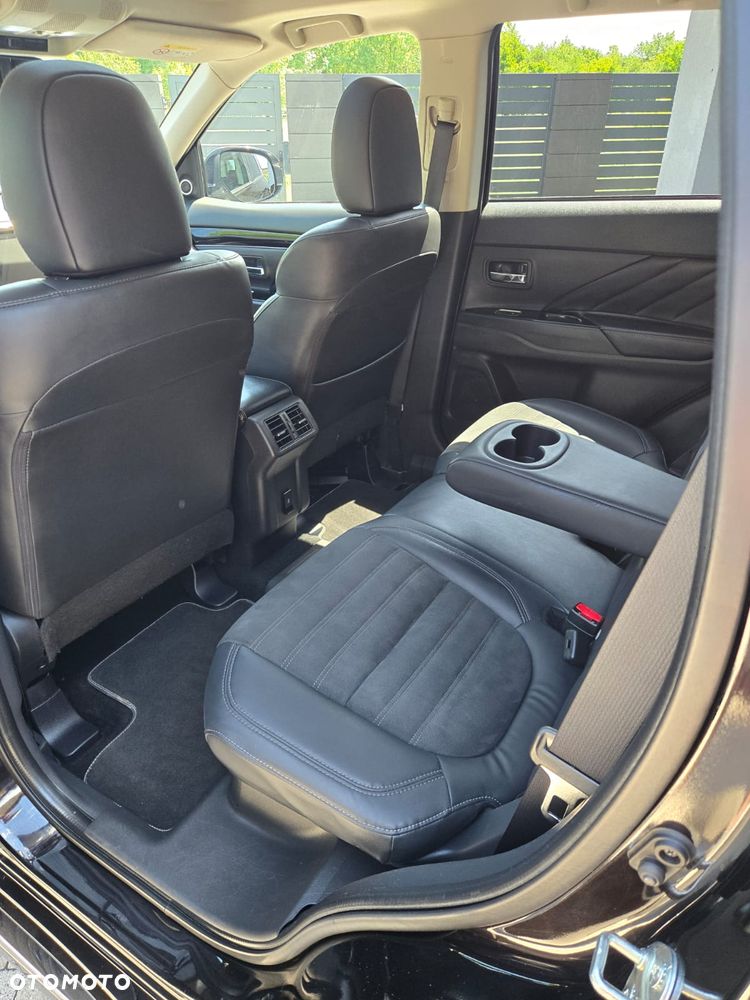 Mitsubishi Outlander Intense + - 10