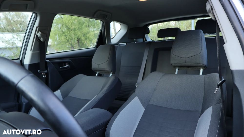 Toyota Auris - 11