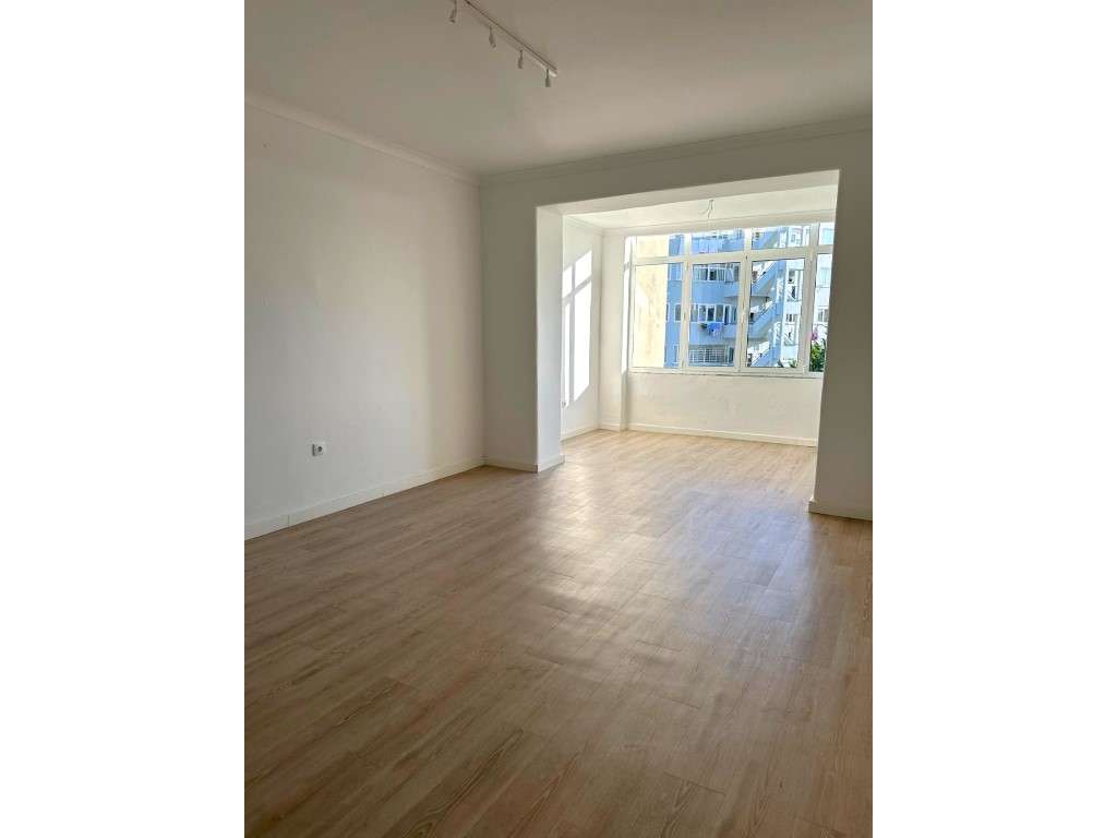 Excelente Apartamento T4 para Arrendar - Entre o Rato e a Avenida d... - Grande imagem: 4/12