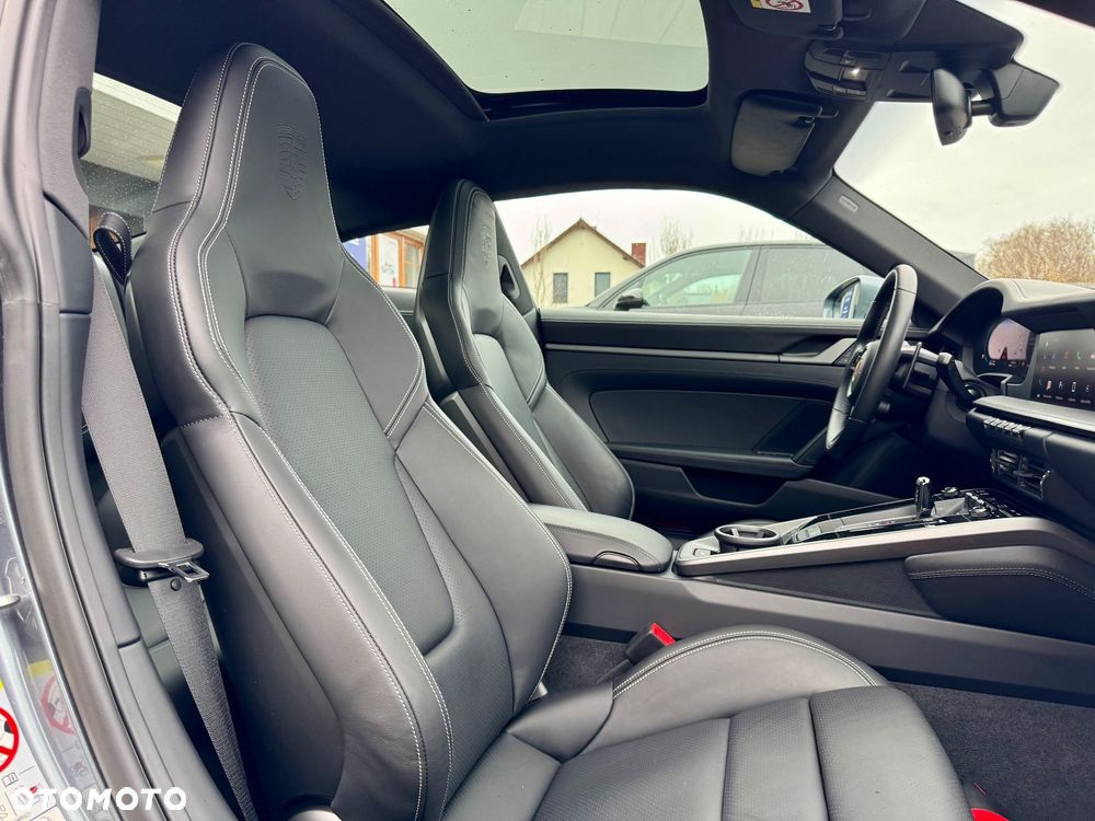 Porsche 911 Carrera PDK - 26