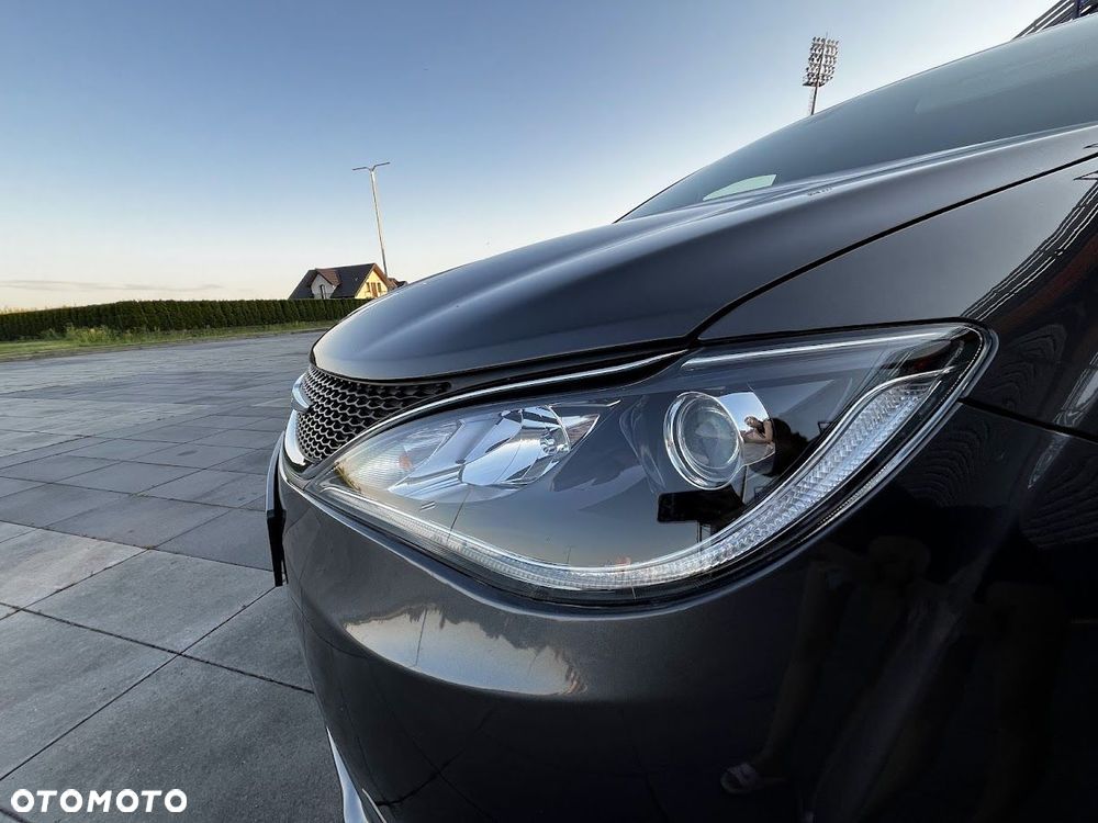Chrysler Pacifica - 13