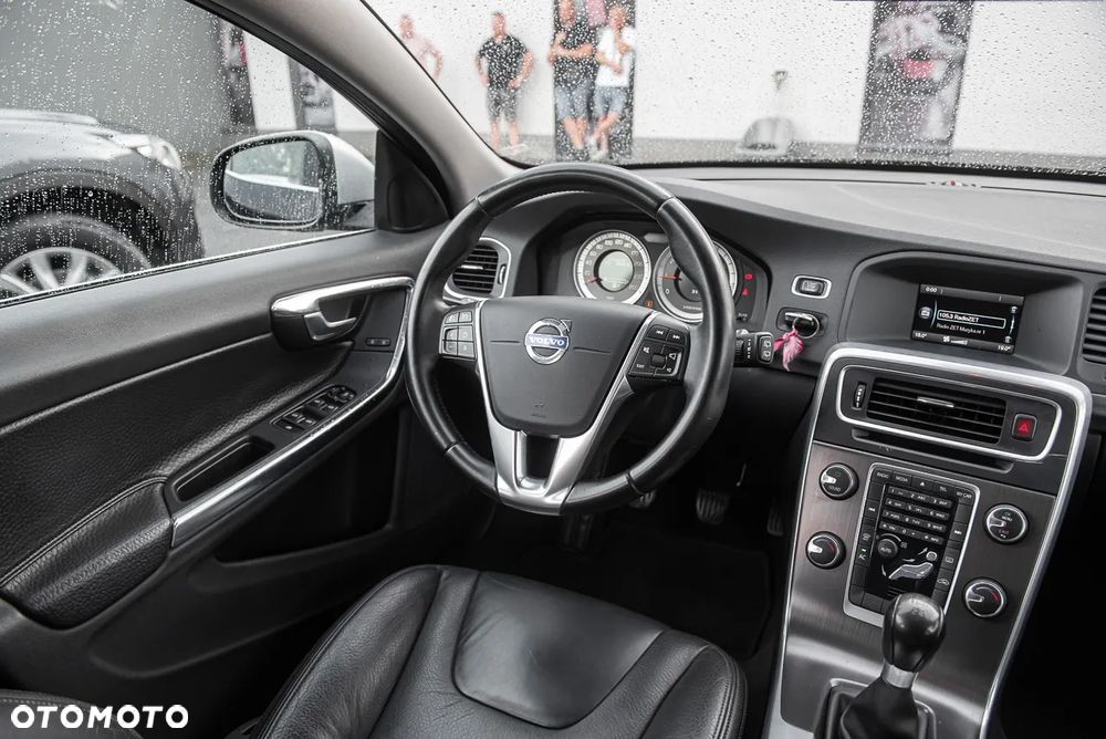 Volvo V60 T3 R-Design Summum - 24