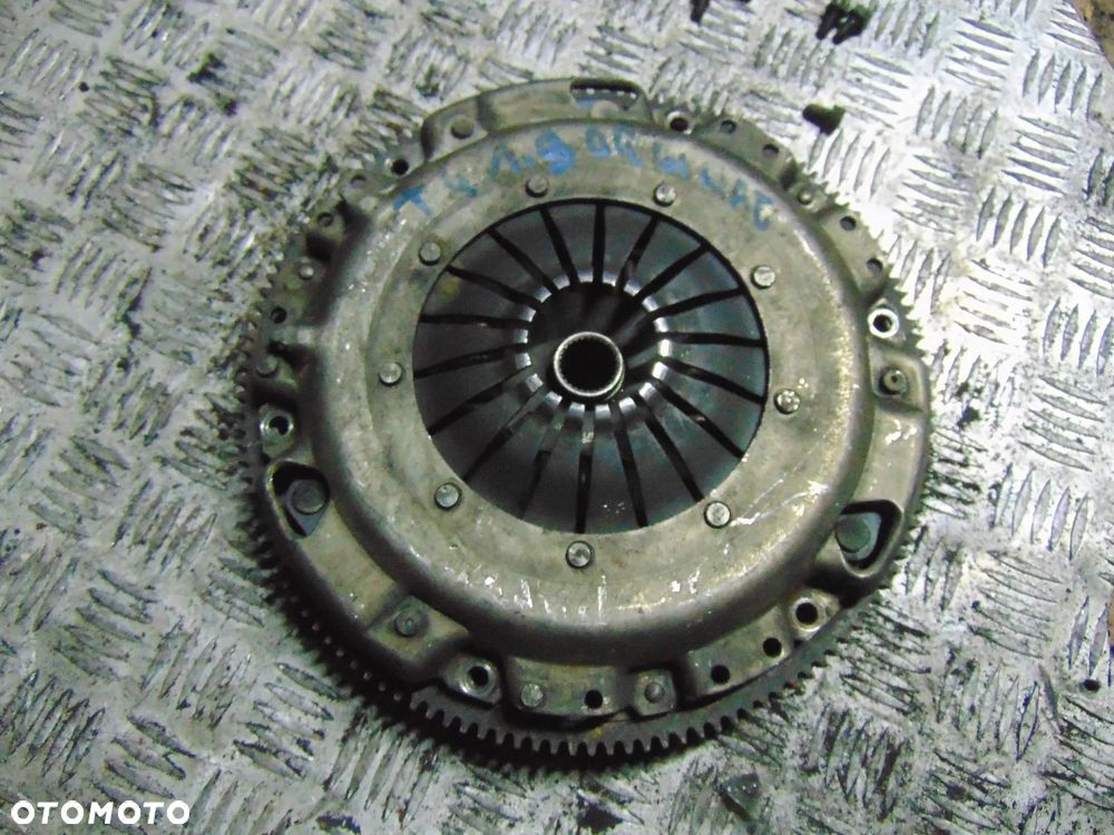 Sprzęgło t4 1,9D/TD komplet 068105271F - 1