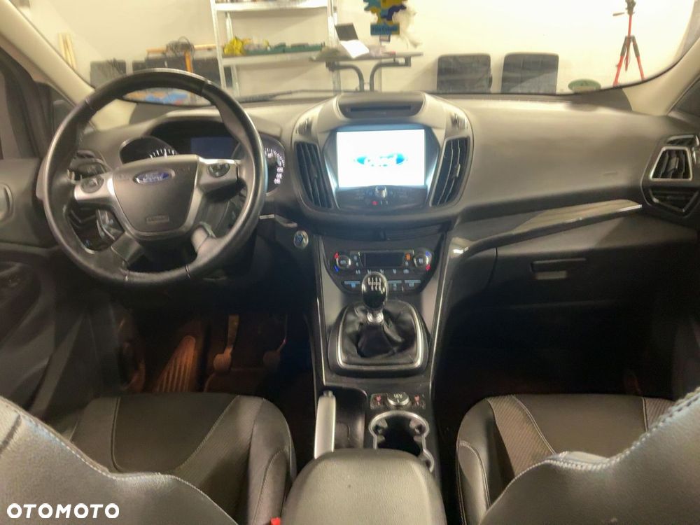 Ford Kuga 2.0 TDCi 2x4 Titanium - 6